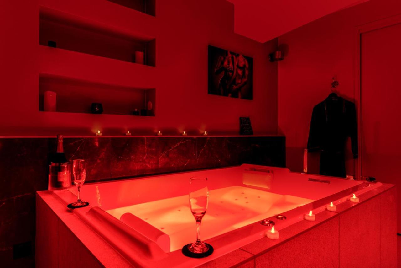 Les Gites De Laure - O Lit Divin, Instant De Volupte, Balneo Sauna, Climatisation, Netflix, 160M De La Cite Medievale Carcassone Kültér fotó