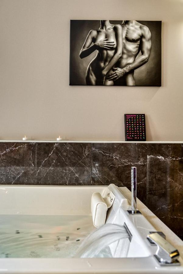 Les Gites De Laure - O Lit Divin, Instant De Volupte, Balneo Sauna, Climatisation, Netflix, 160M De La Cite Medievale Carcassone Kültér fotó